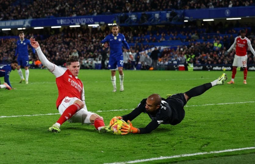 تشيلسي بعشرة لاعبين يتعادل مع أرسنال بالدوري الإنكليزي