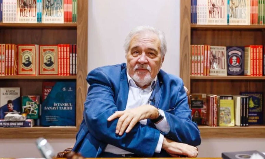 ألبير أورتايلي… عن رحيل حكواتي تركي معاصر