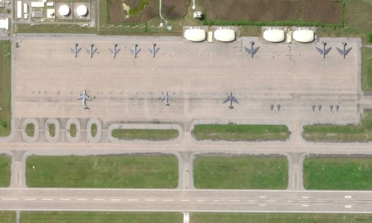 إيران استهدفت قاعدة دييغو غارسيا وسط المحيط الهندي بصاروخين باليستيين